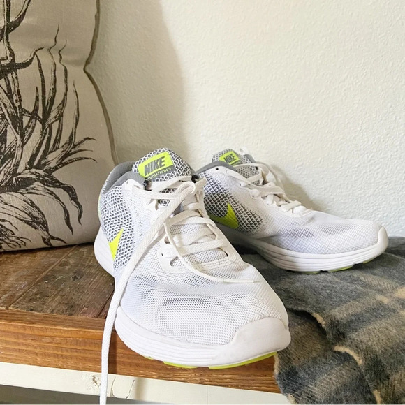 Nike Revolution 3 Running Shoe 9.5 White Grey Lime Athletic Everyday Sporty EUC - Picture 2 of 9